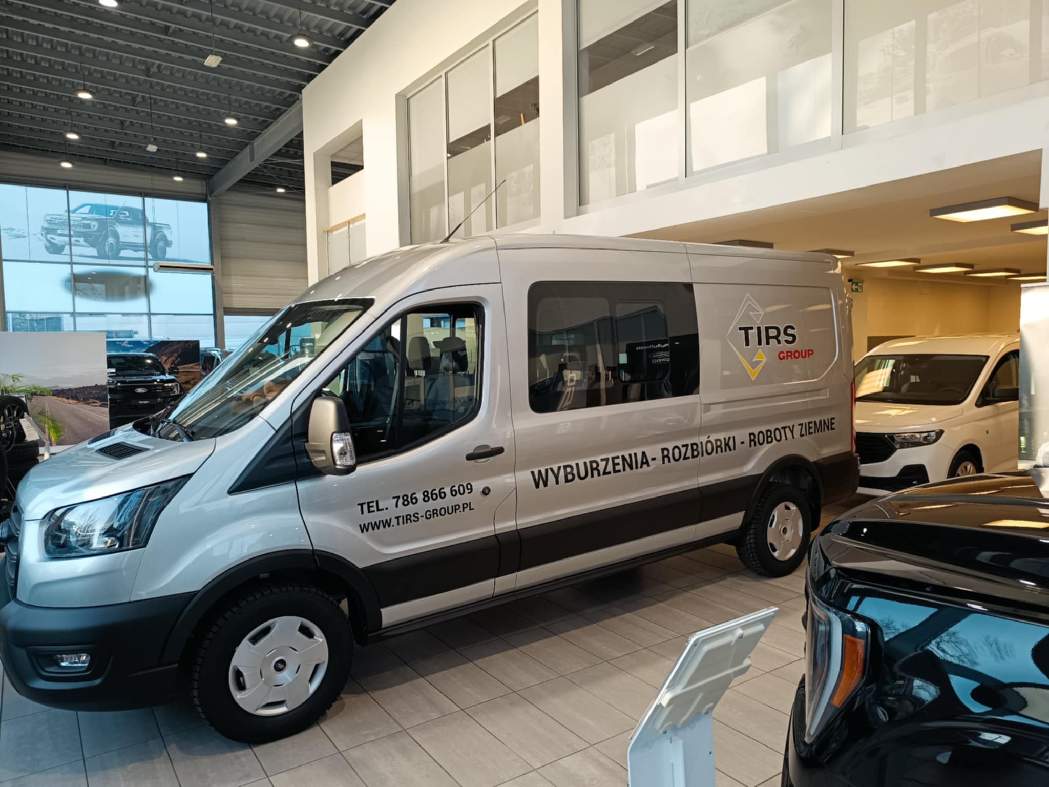 Oklejanie busa folią reklamową TIRS GROUP – Agencja Reklamy Gawlikowski Radomsko